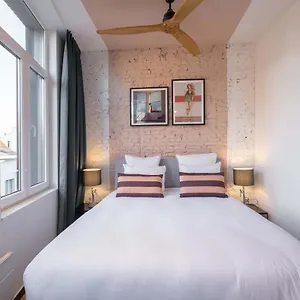 Shway - The Pink Pigeon Appartement